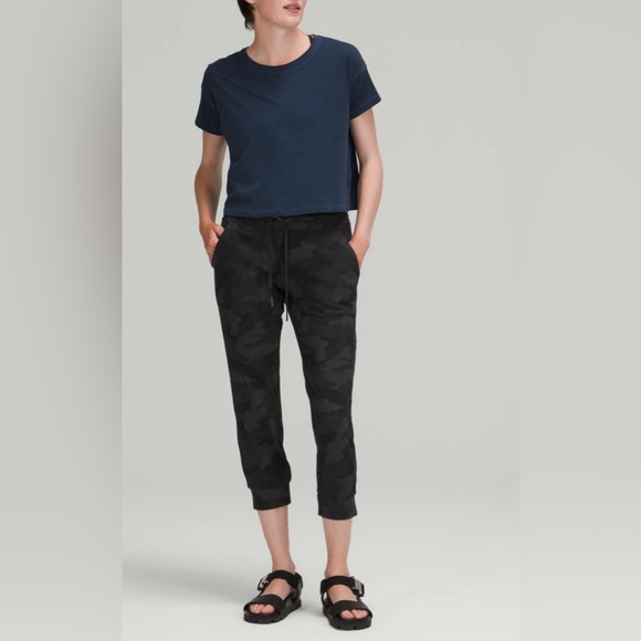 New Lululemon Ready to Rulu Jogger Crop !!! - Picture 10 of 10